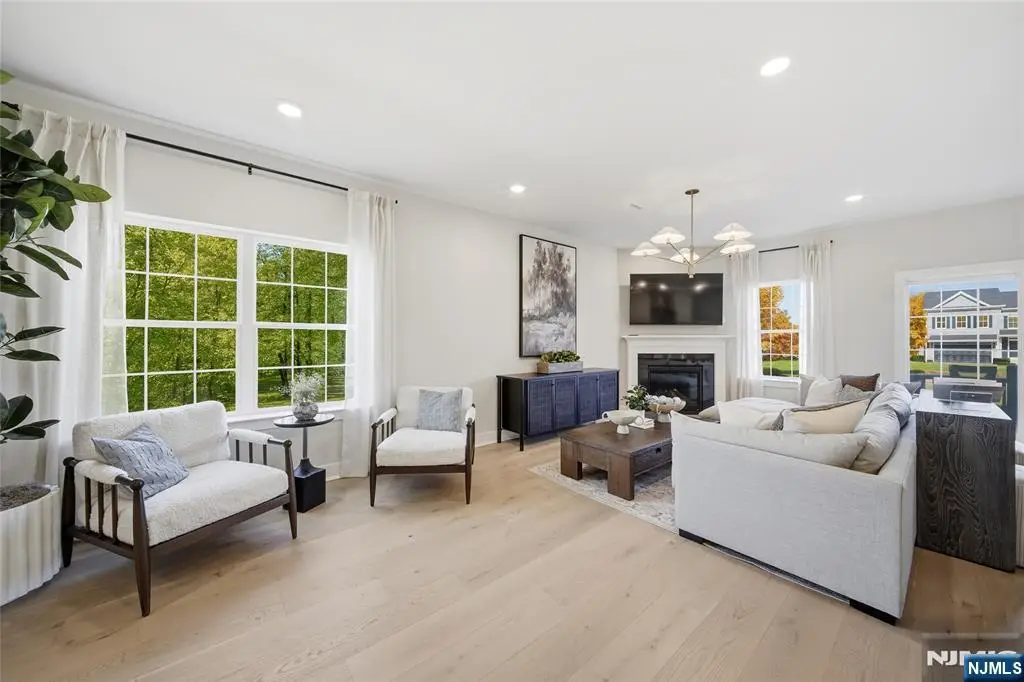 32 Melbourne Drive, Oakland, NJ 07436 - #1