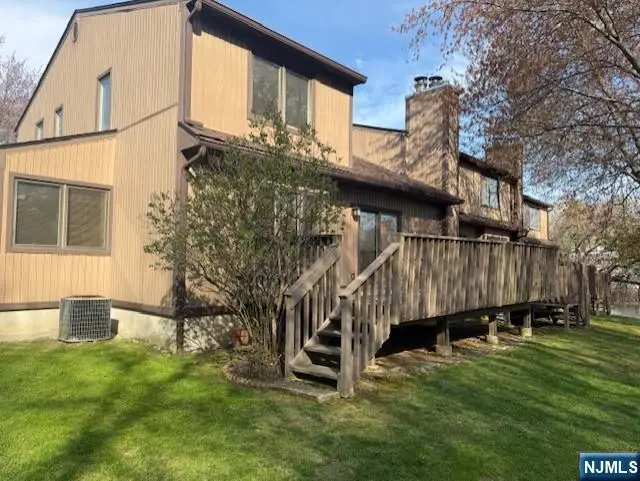 24 Ponds Circle, Wayne, NJ 07470 - #3