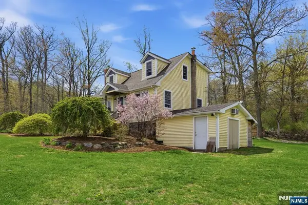 32 Pine Hill Road, Mahwah, NJ 07430