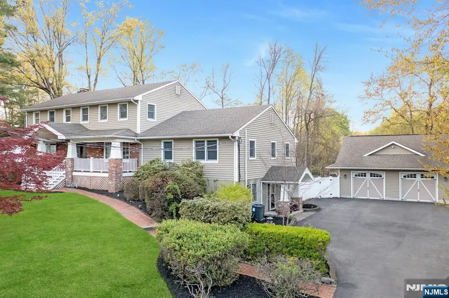 25 Dundee Court, Mahwah, NJ 07430 - #3