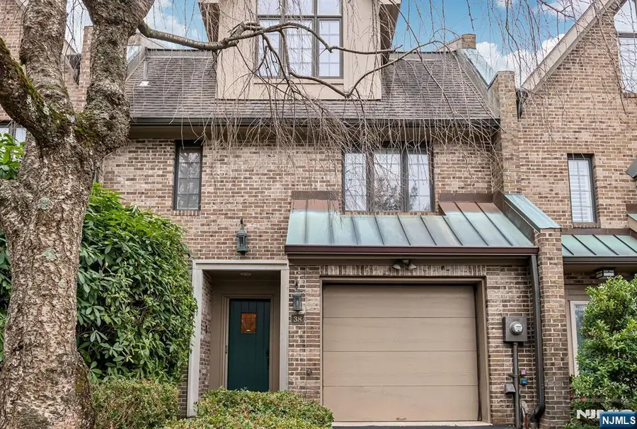 38 Sherwood Downs, Park Ridge, NJ 07656 - #2