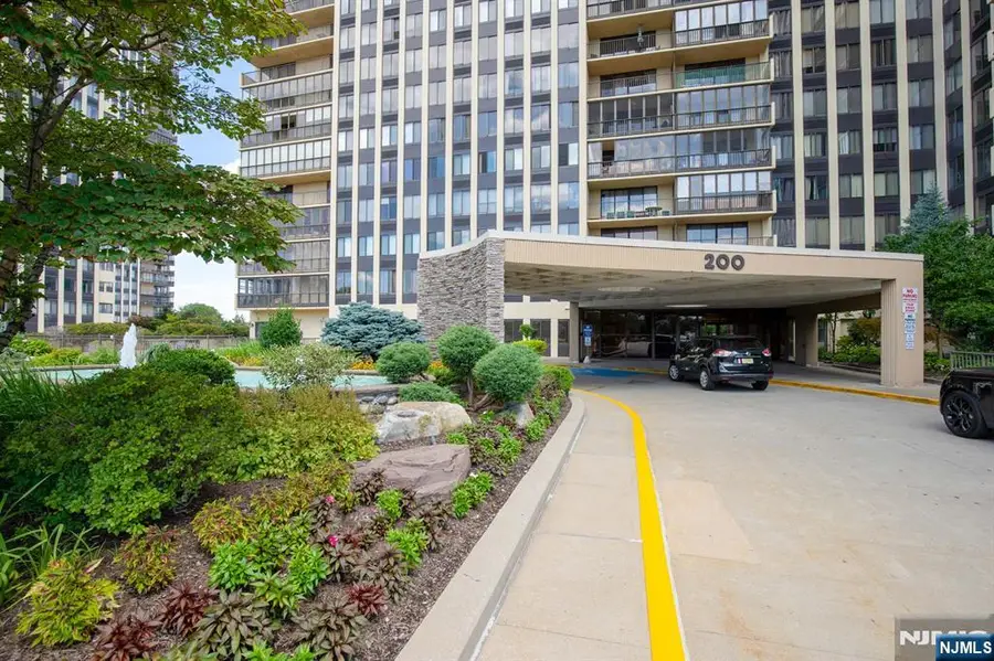 200 Winston Drive 401, Cliffside Park, NJ 07010 - #3
