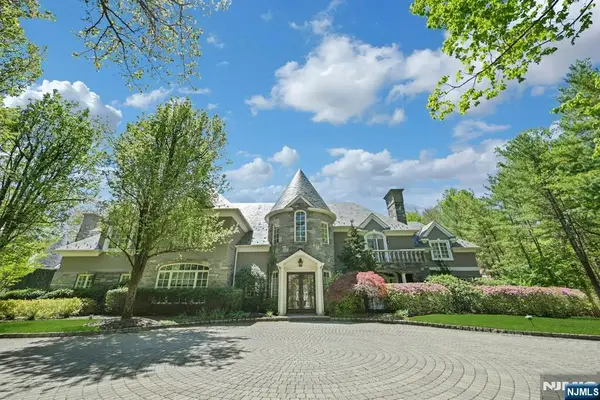 86 Fox Hedge Road, Saddle River, NJ 07458