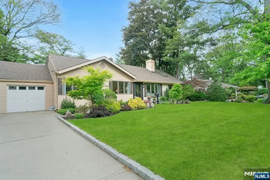 28 Pitcairn Avenue, Ho Ho Kus, NJ 07423 - #2