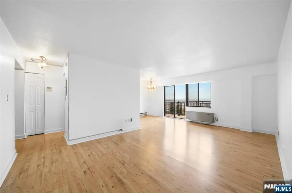 233 12th Street 5E, Palisades Park, NJ 07650 - #1