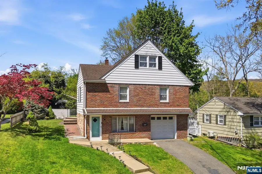 31 Dacotah Avenue, Oakland, NJ 07436 - #2