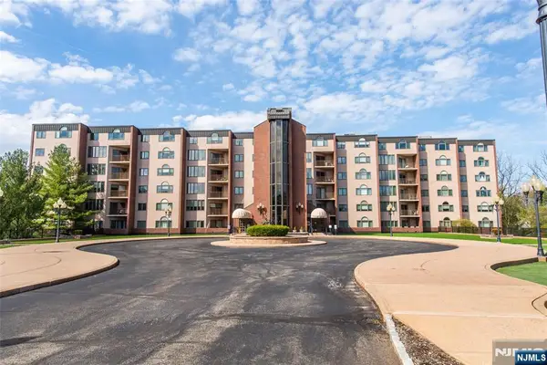 1360 Hamburg Turnpike 402, Wayne, NJ 07470