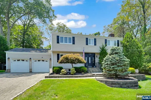 118 Manito Avenue, Oakland, NJ 07430
