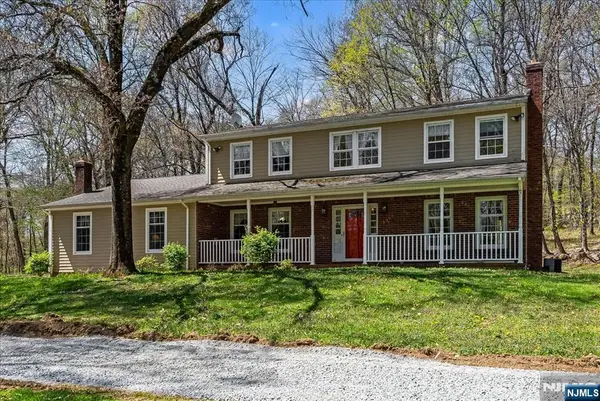 6 Fleming Court, Washington Township, NJ 07853