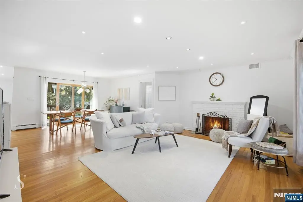 5 Franciscan Way, Fair Lawn, NJ 07410 - #1