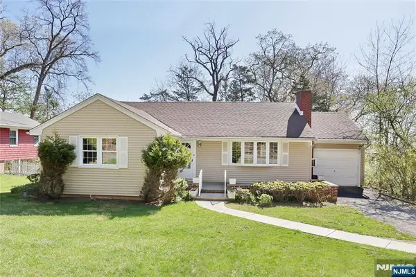 16 Valley View Drive, North Haledon, NJ 07508