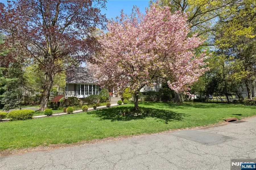 7 Douglas Terrace, Woodcliff Lake, NJ 07677 - #2