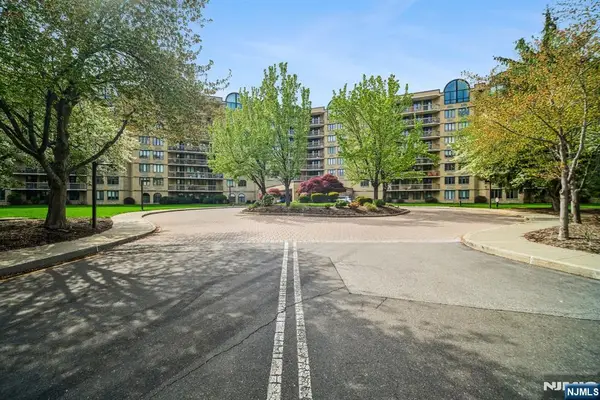 10 Smith Manor Boulevard 114, West Orange, NJ 07052