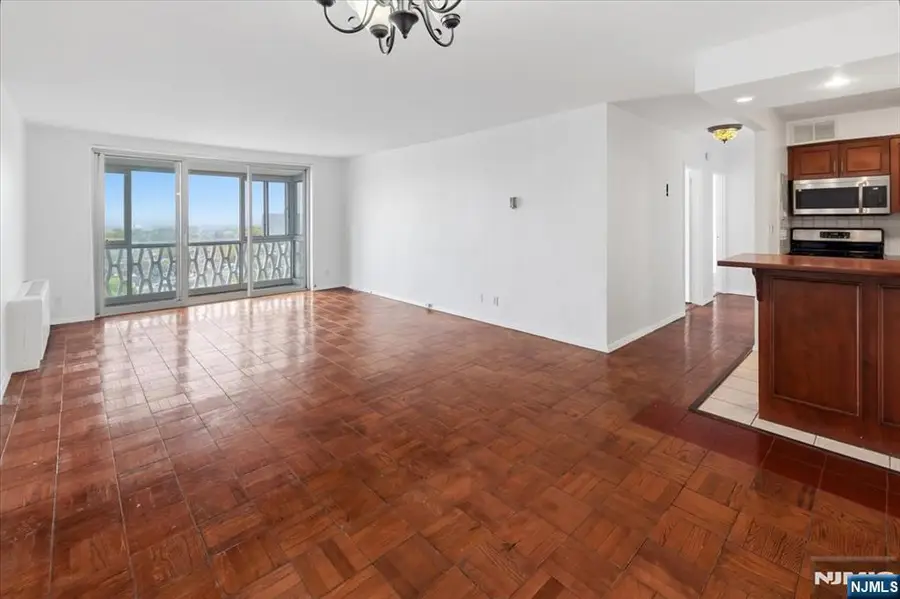 2000 Linwood Avenue 14Y, Fort Lee, NJ 07024 - #3