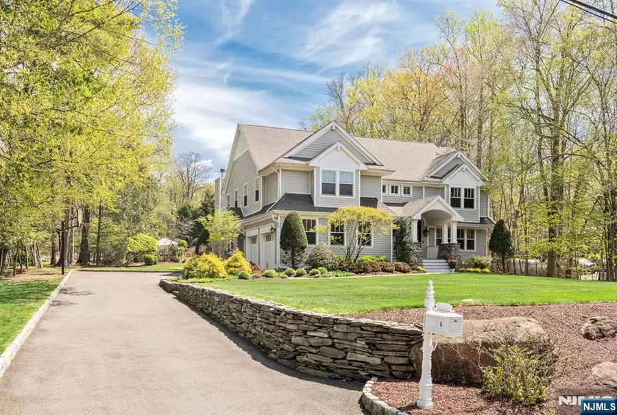 8 Mill Glen Court, Upper Saddle River, NJ 07458 - #2
