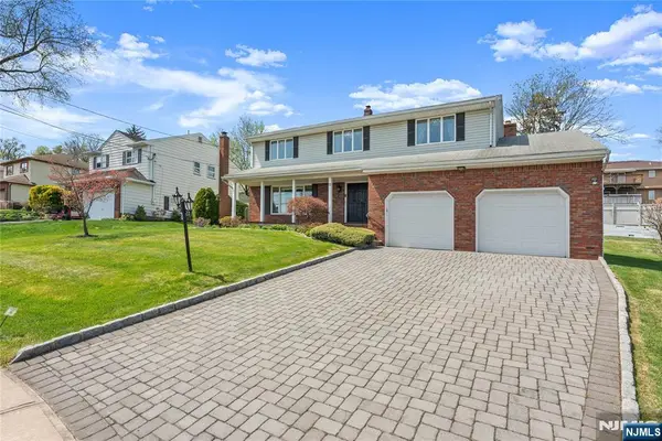 72 Pilgrim Drive, Clifton, NJ 07013