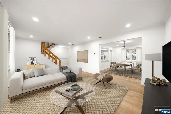 31 Hooks Lane, Edgewater, NJ 07020