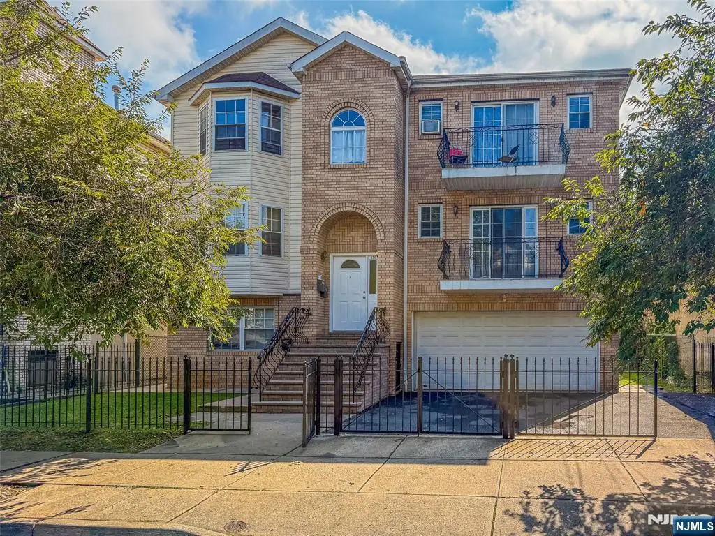 338 S 10th Street, Newark, NJ 07103 - #1