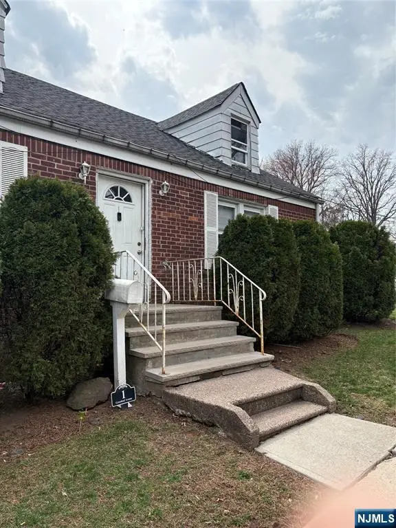 137 Oakland Street, Englewood, NJ 07631