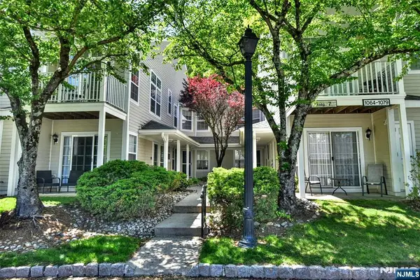 1069 Cambridge Court, Mahwah, NJ 07430
