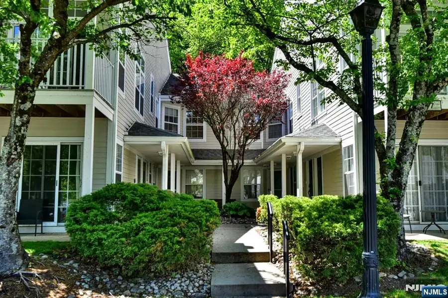 1069 Cambridge Court, Mahwah, NJ 07430 - #3