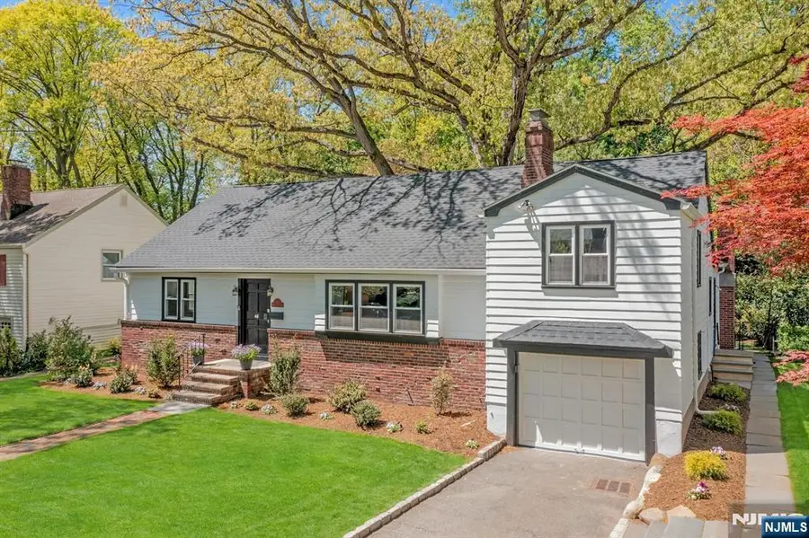 46 Chestnut Hill Place, Glen Ridge, NJ 07028 - #2