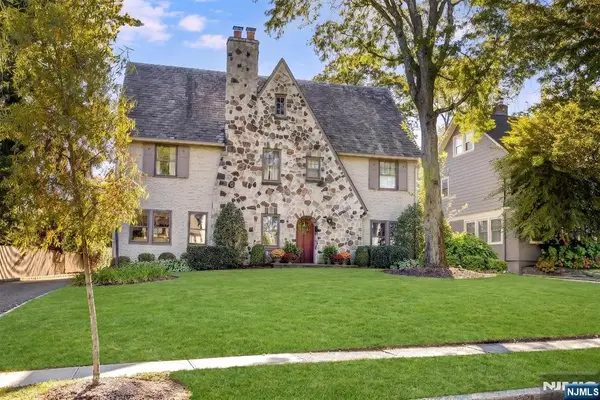 13 Ferncliff Terrace, Glen Ridge, NJ 07028
