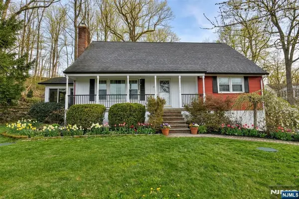 60 Highland Road, Bloomingdale, NJ 07403
