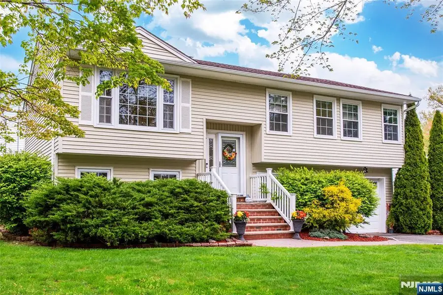 900 Sioux Avenue, Lake Hiawatha, NJ 07034 - #3