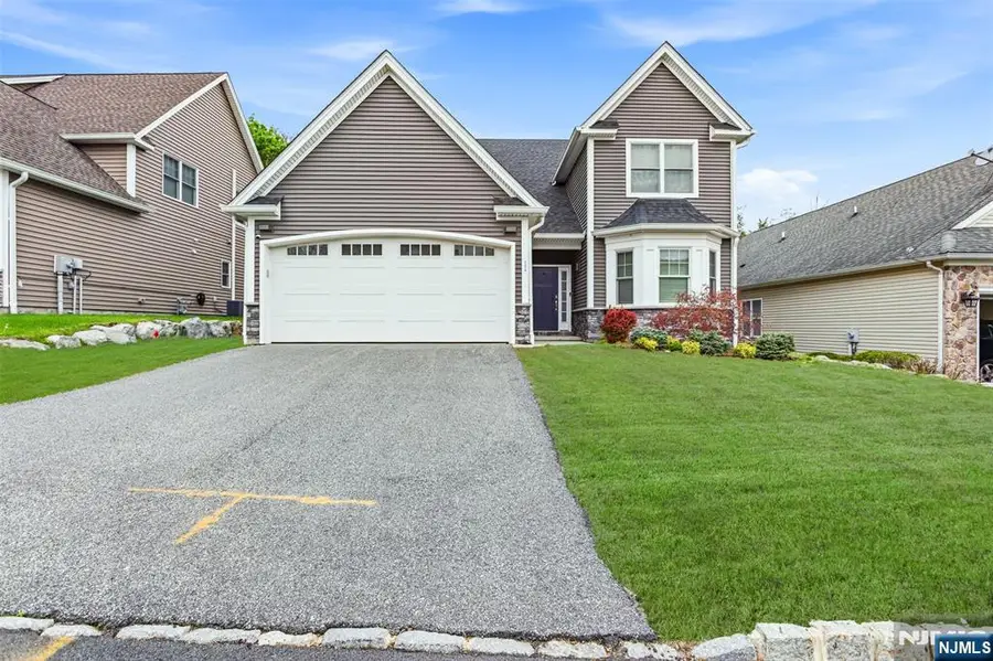 11 Bluffs Court, Hamburg, NJ 07419 - #3