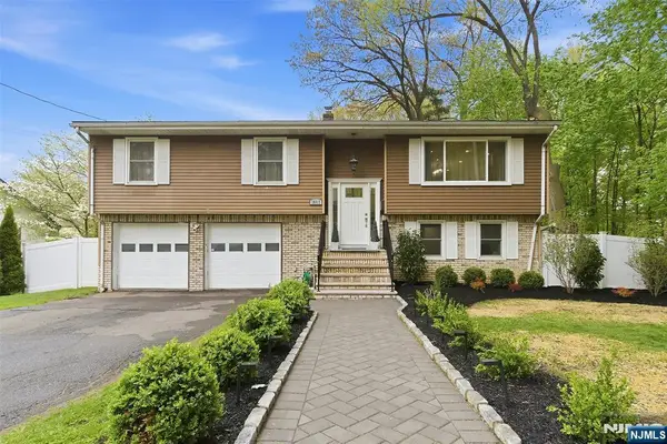 1067 Stasia Street, Teaneck, NJ 07666