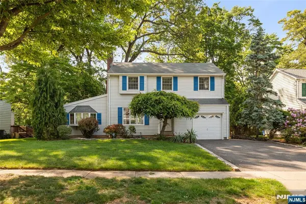 557 Monroe Court, River Edge, NJ 07661