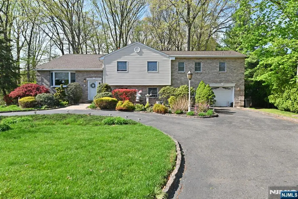 892 Manhattan Avenue, Township Of Washington, NJ 07676 - #1