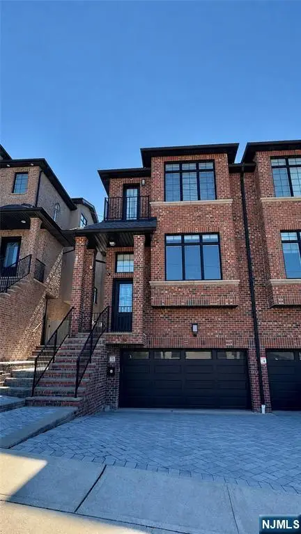 330 8th Street 1, Palisades Park, NJ 07650