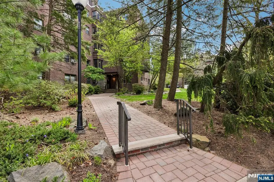 3060 Edwin 3D, Fort Lee, NJ 07024 - #2