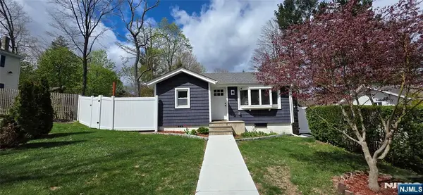 26 White Birch Trail, Jefferson Township, NJ 07460