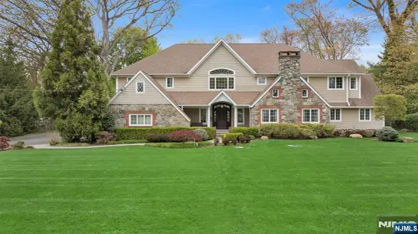 381 Pinewood Drive, Wyckoff, NJ 07481