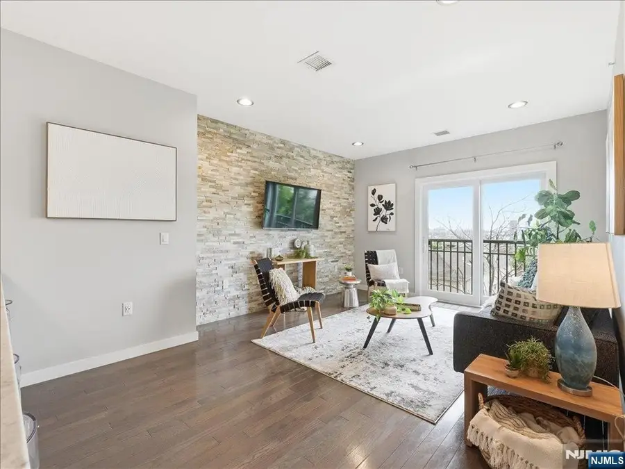 302 Palisade Avenue 404, Jersey City, NJ 07307 - #3