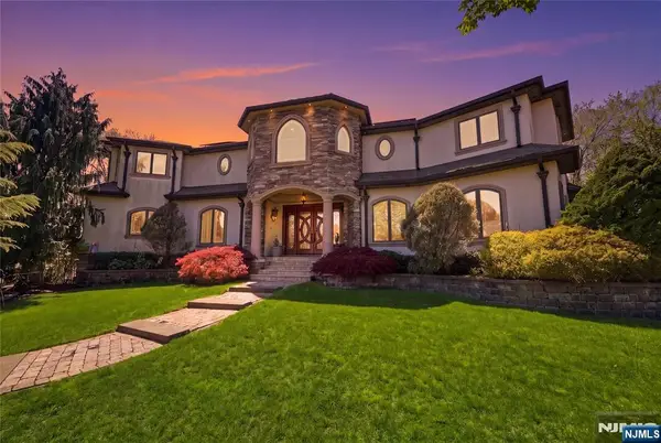 305 Blauvelt Court, Paramus, NJ 07652