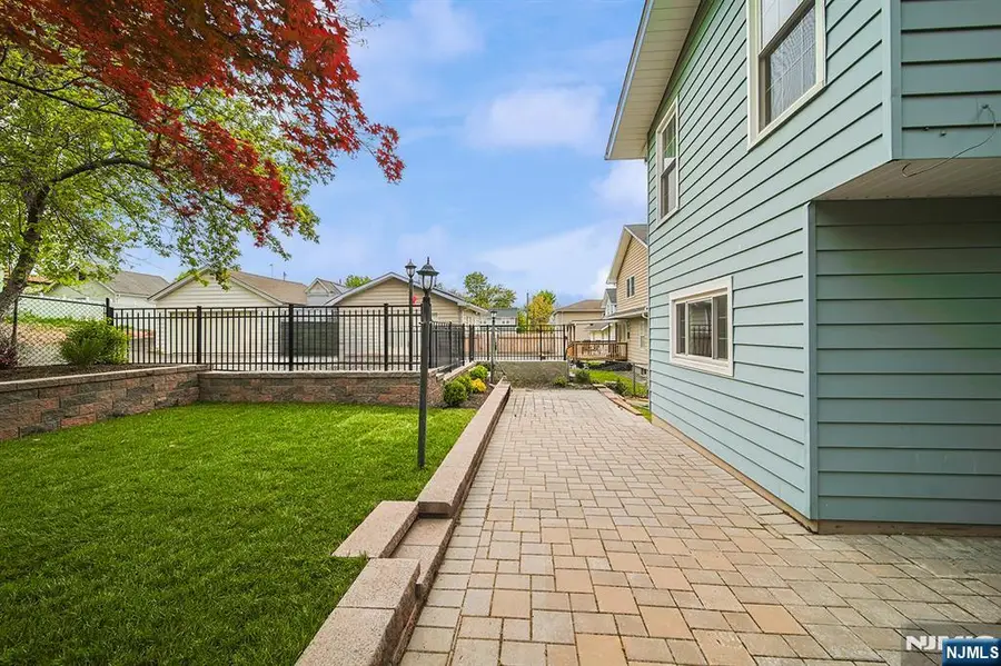 586 Hillside Street, Ridgefield, NJ 07657 - #3