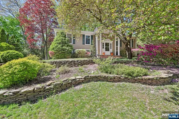 97 Erie Avenue, Midland Park, NJ 07432