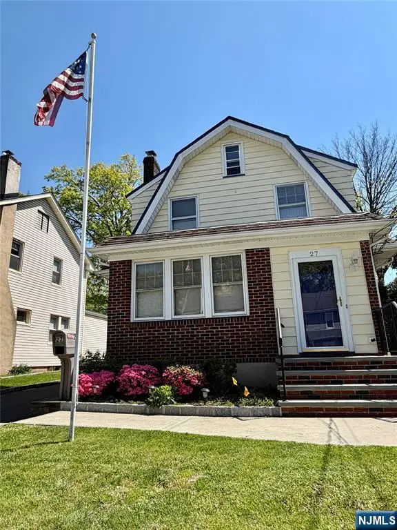 27 Roosevelt Avenue, Dumont, NJ 07628