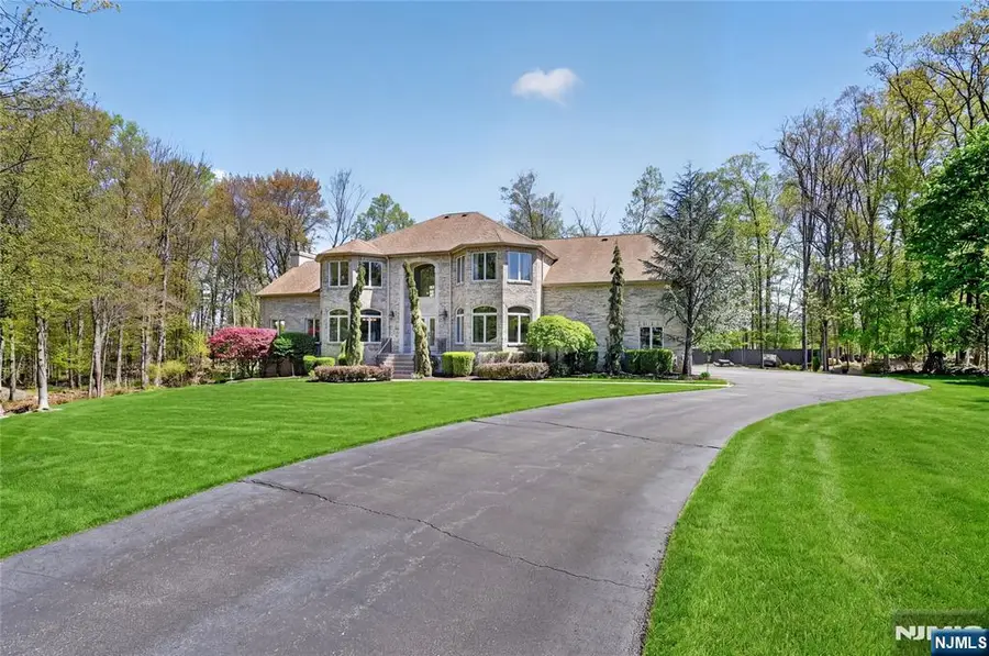 9 Heller Court, Mahwah, NJ 07430 - #3