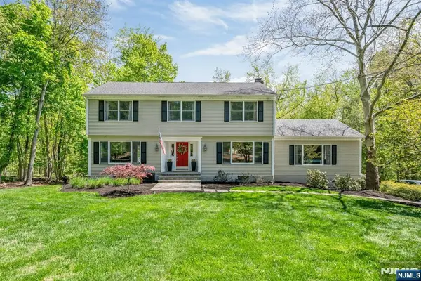 558 W Saddle River Road, Upper Saddle River, NJ 07458