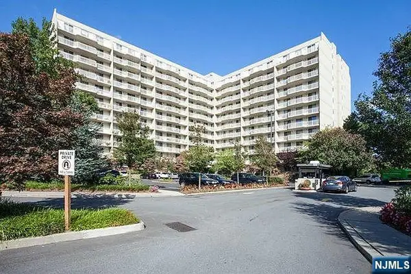 1055 River Road 902, Edgewater, NJ 07020