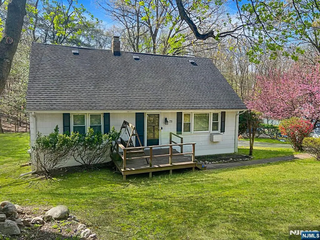 75 W Oakland Avenue, Oakland, NJ 07436 - #1