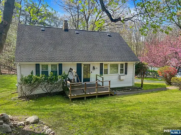 75 W Oakland Avenue, Oakland, NJ 07436