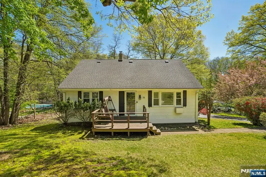 75 W Oakland Avenue, Oakland, NJ 07436 - #2