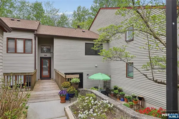 240 Mountain View Drive, Mahwah, NJ 07430