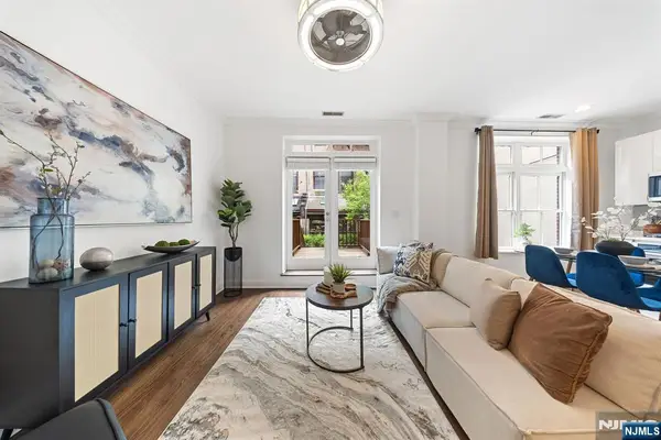 104 York Street 2B, Jersey City, NJ 07302